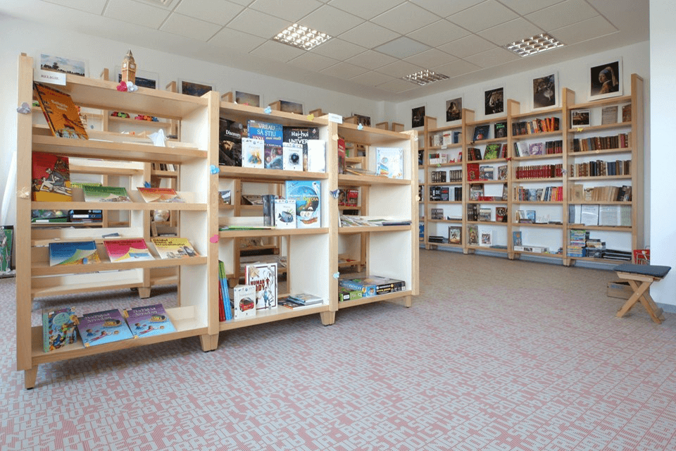 Finisaj de pardoseala de interior din PVC pentru salile de lectura si biblioeca